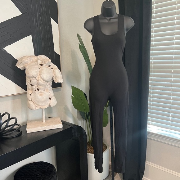 COMFY Ribbed Jumpsuit - Picture 3 of 6